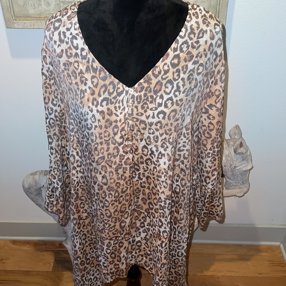 Fred David animal print Sz 2X v neck‎ longer sides tan hues relaxed dress